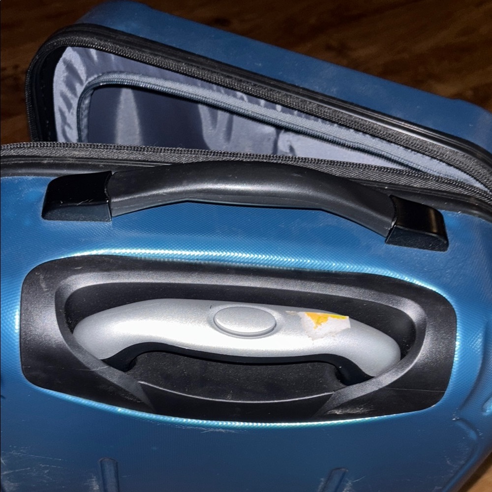 Blue Tag Shell Suitcase With Wheels - image 7